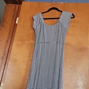 Jessica Simpson Maternity Open Back Maxi Dress - Large Black and White Stripes